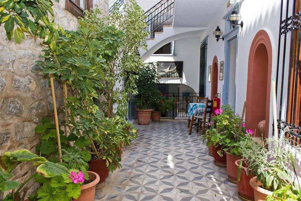 Achilleas Pension Hydra  Exterior photo