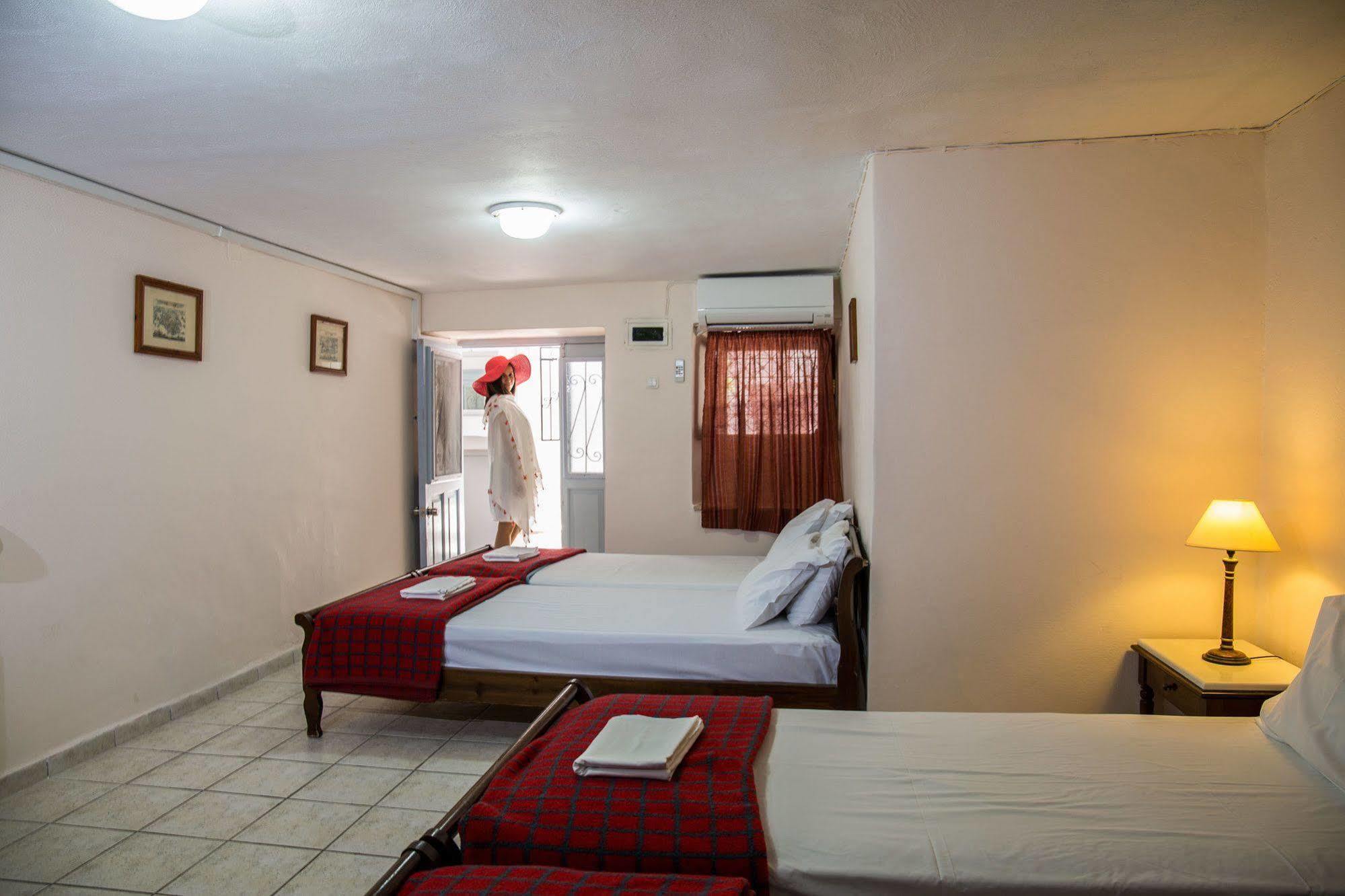 Achilleas Pension Hydra  Exterior photo